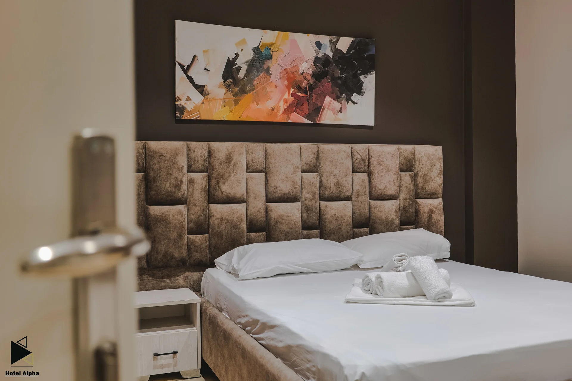 Hotel Alpha, Sarandë