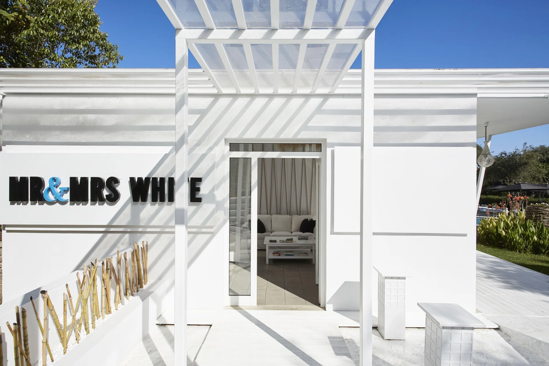 Mr & Mrs White Corfu, Korfuz