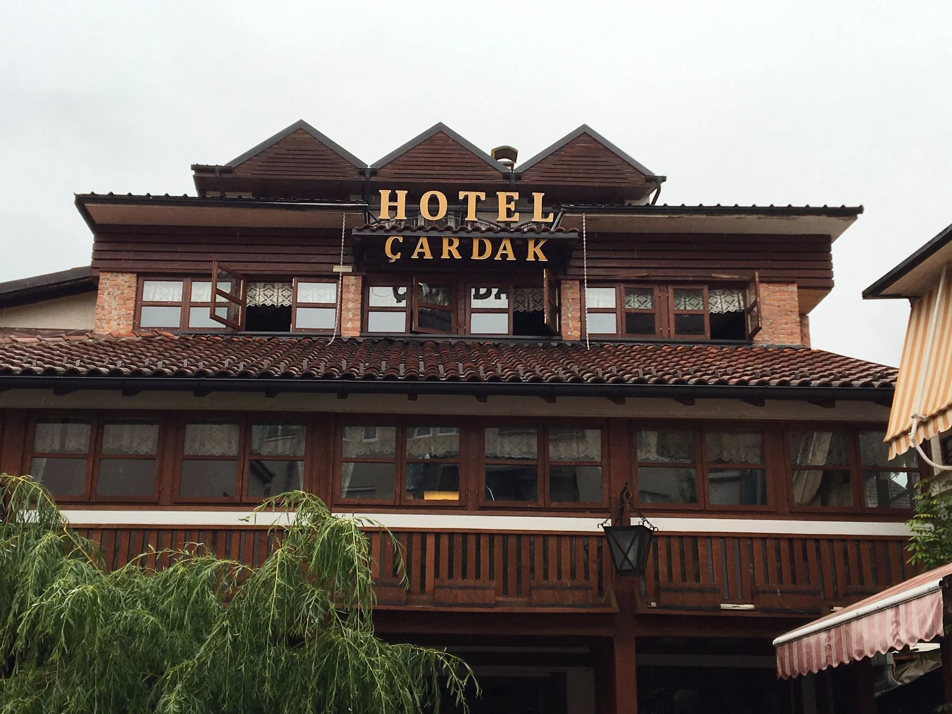 Hotel Çardak 3*, Pejë