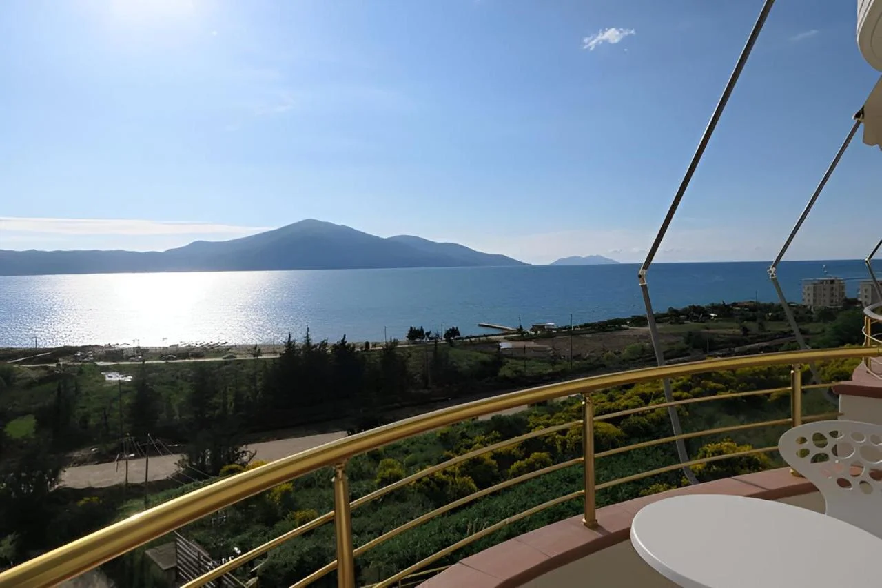 DOKO Hotel, Radhimë