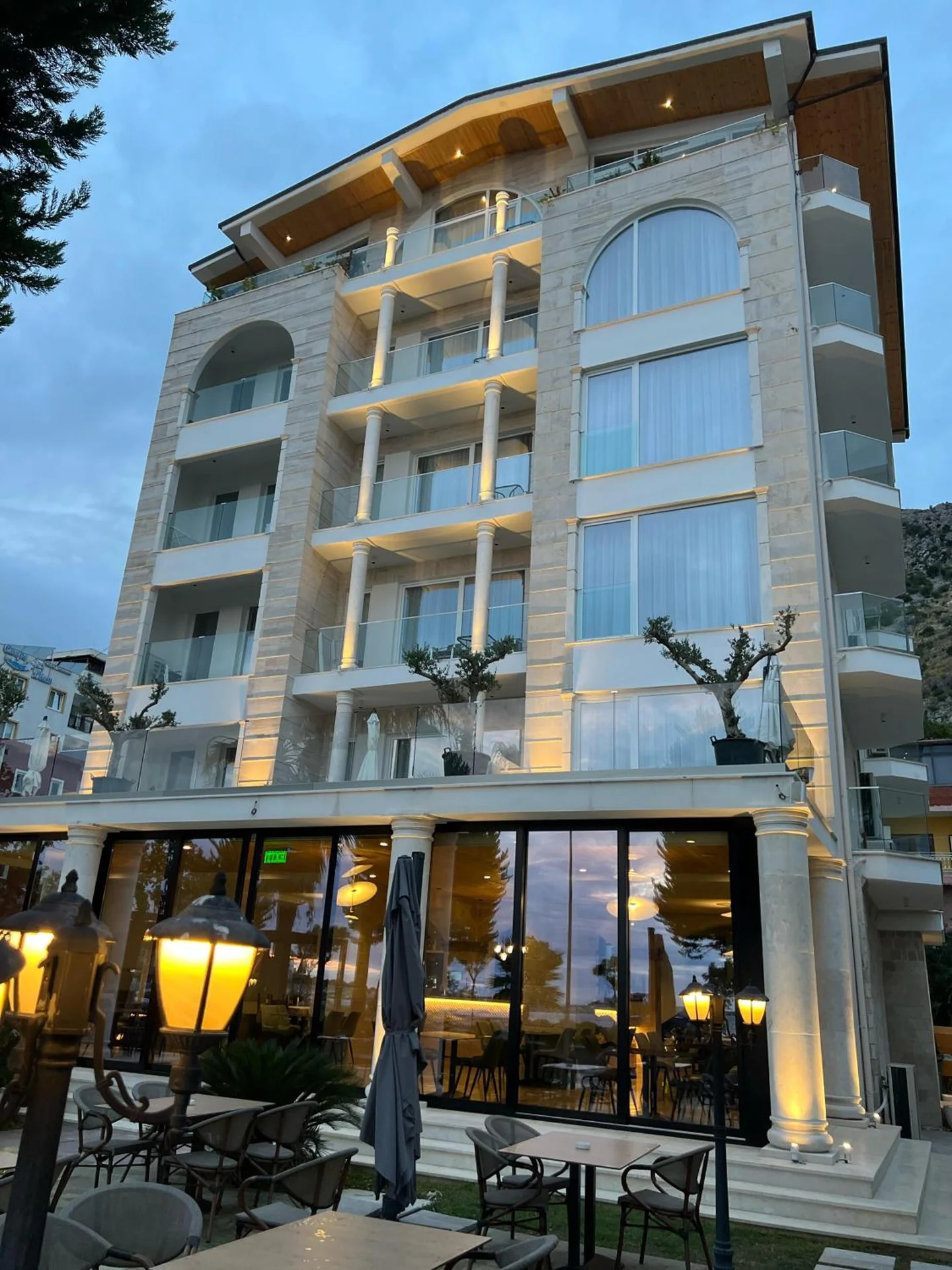 Trevi Hotel, Shëngjin