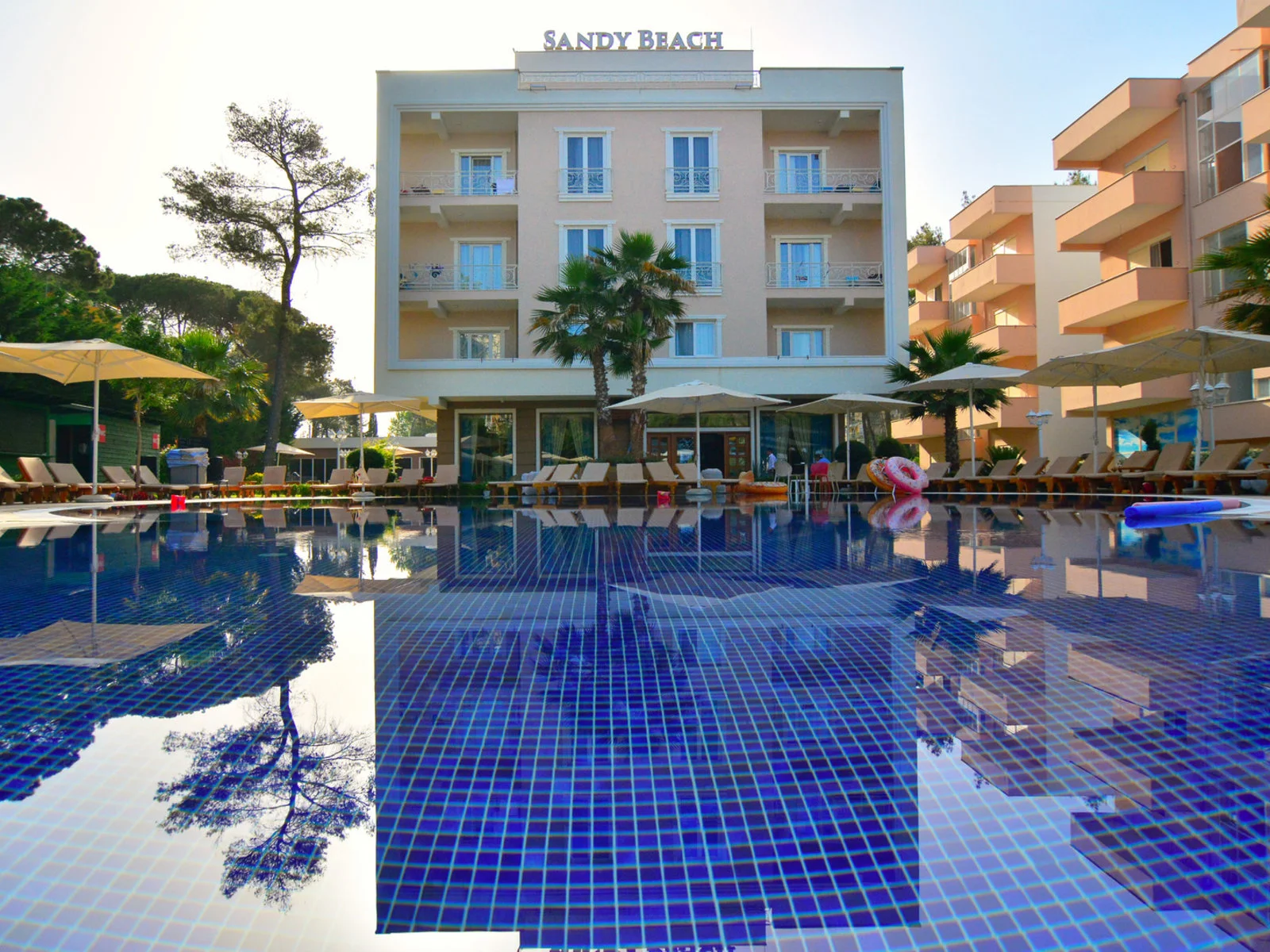 Hotel Sandy Beach, Golem