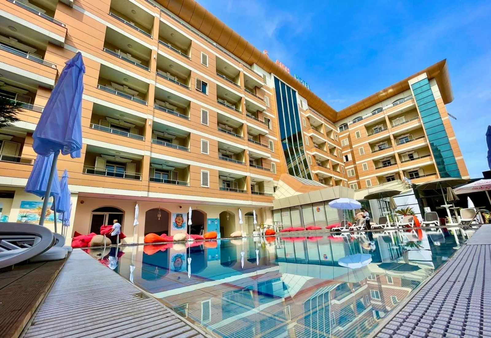 Hotel AMH, Durrës
