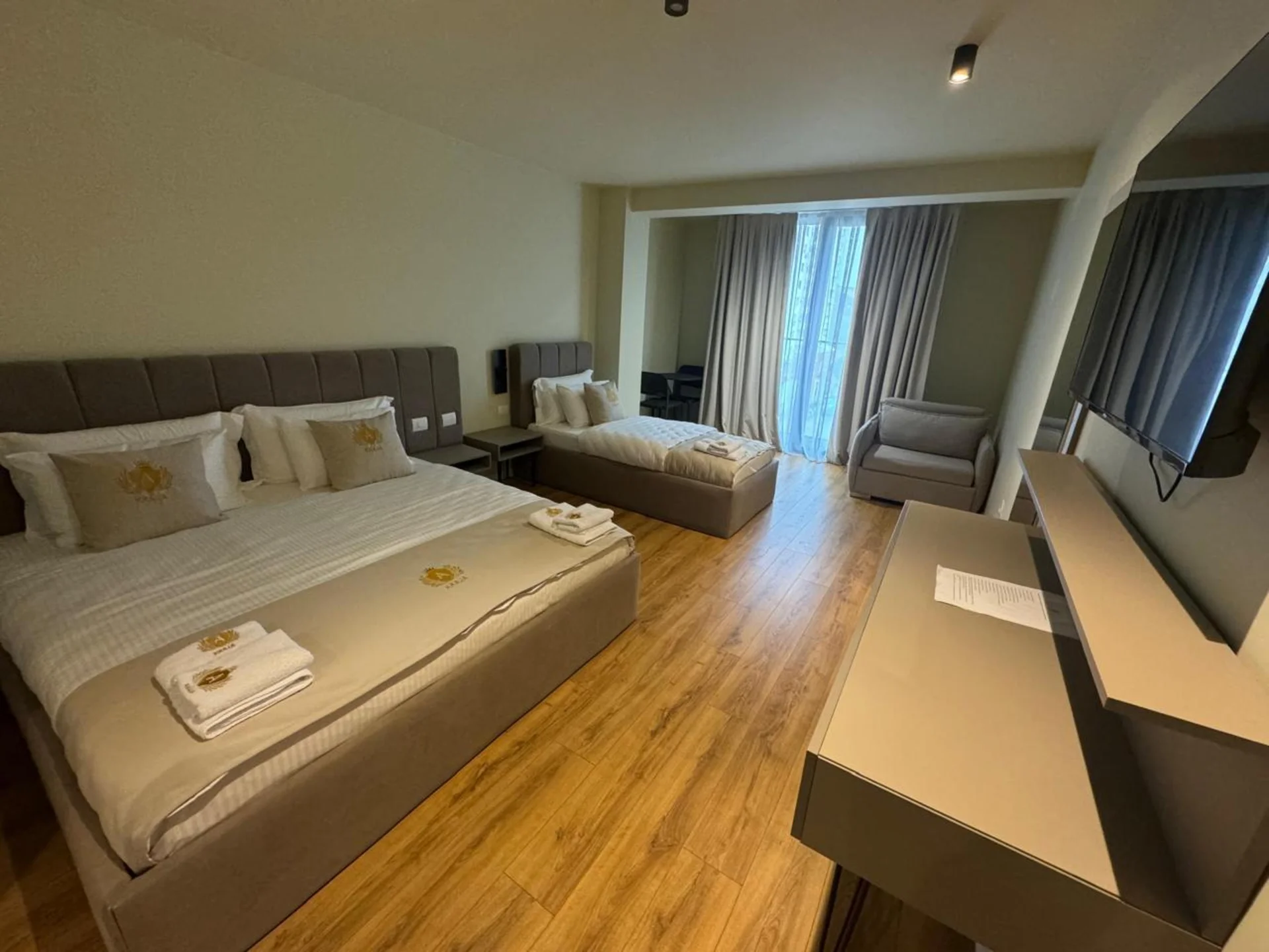 Hotel Kraja, Durrës-Golem