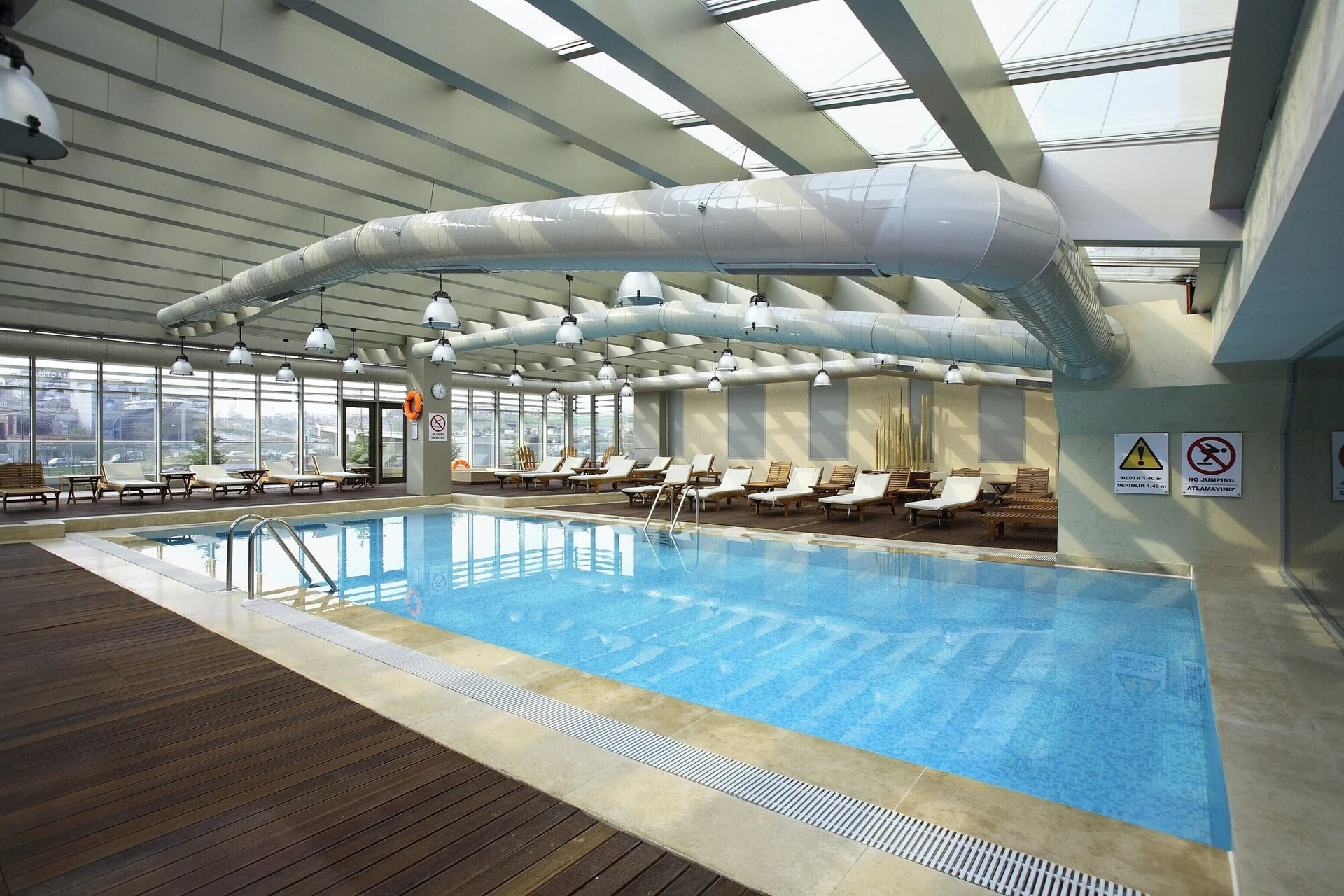 ADM Grand Hotel, Stamboll