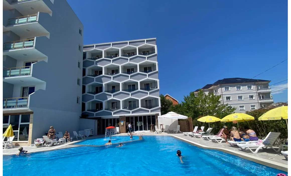 Center Park Hotel, Velipojë