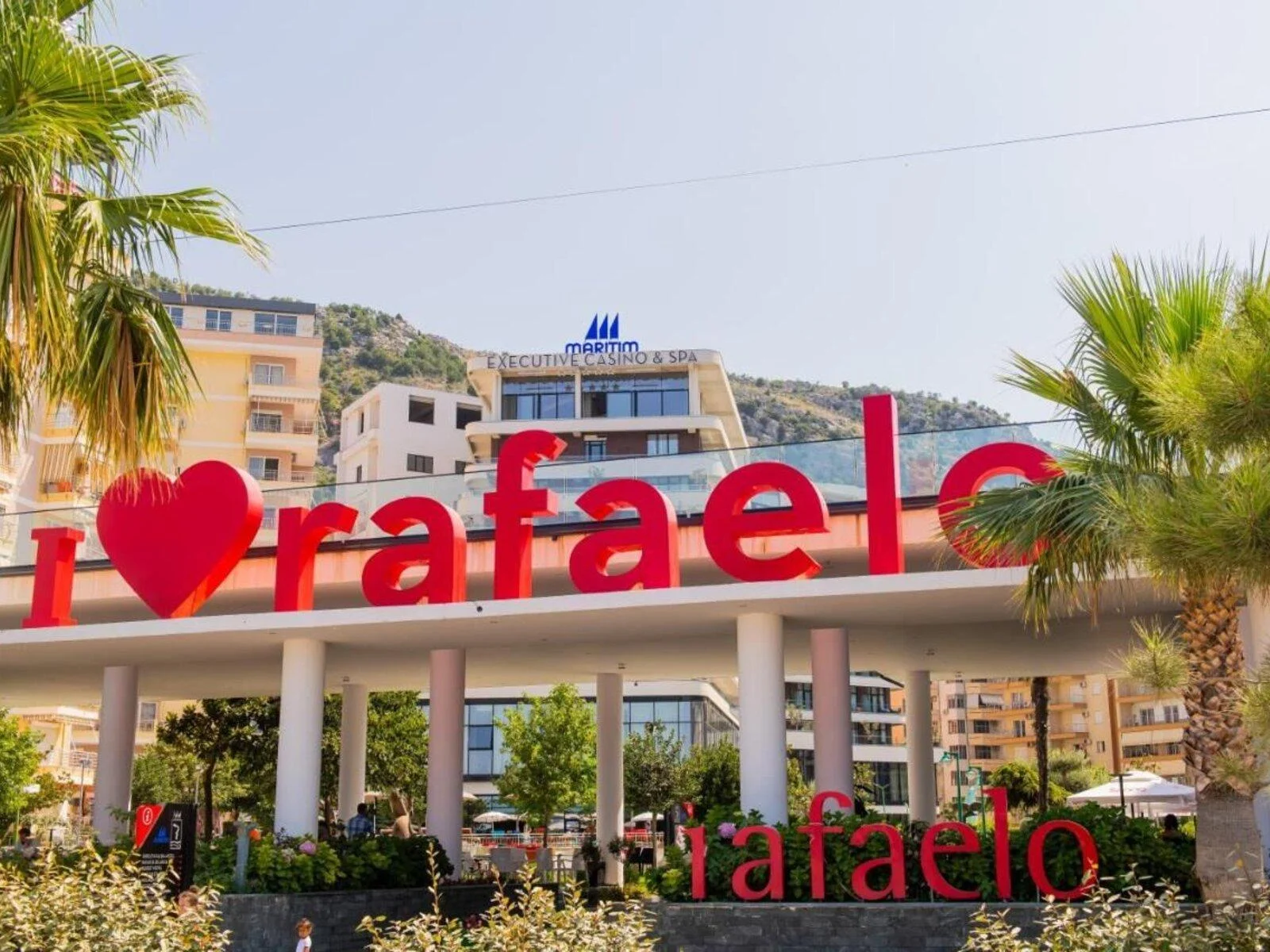 Rafaelo Family Hotel, Shëngjin