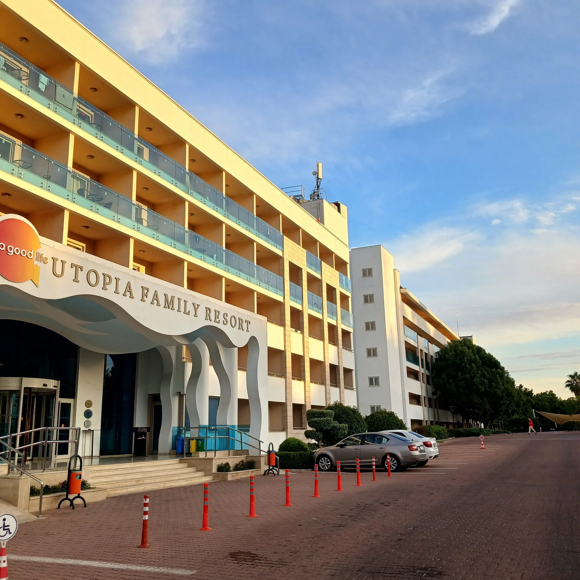 A Good Life Utopia Family Resort 5, Side