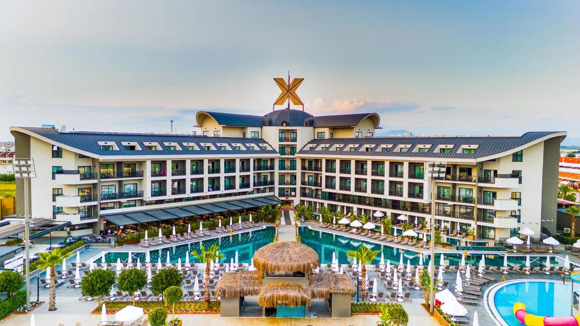 The X Belek 5, Side