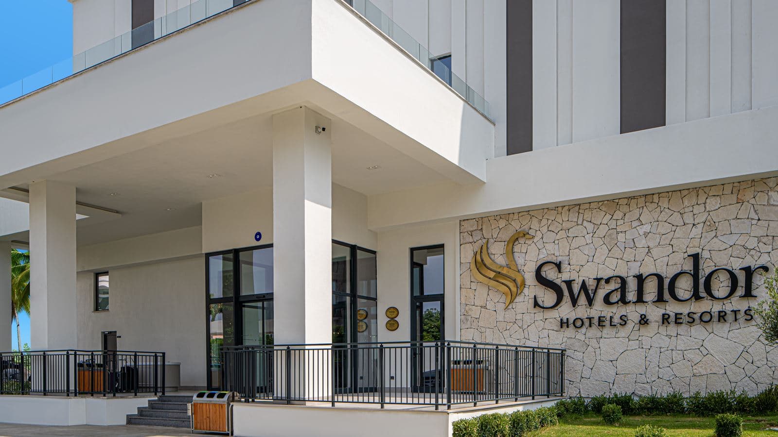 Swandor Kemer 5, Side