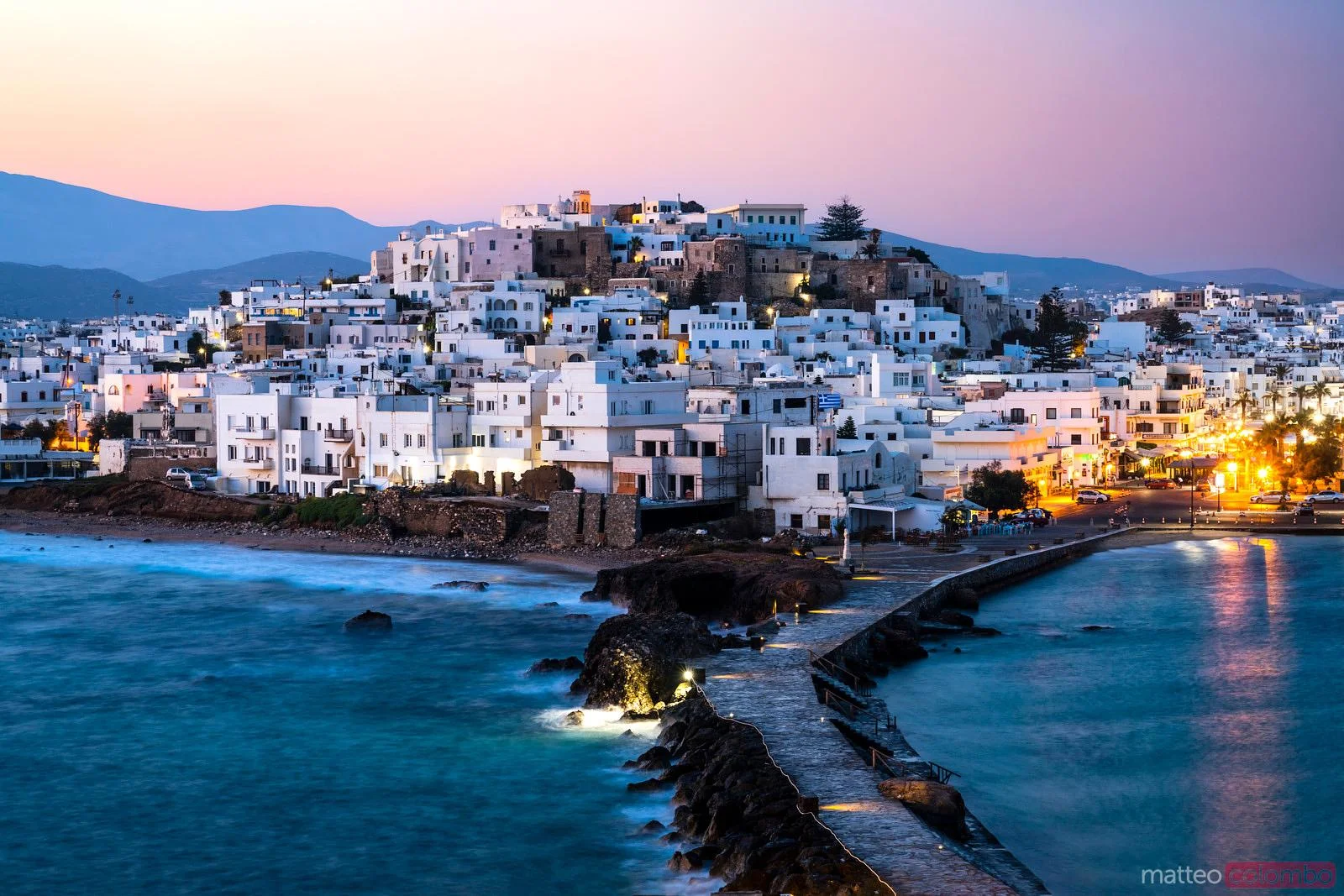 Athinë & Naxos, Greqi