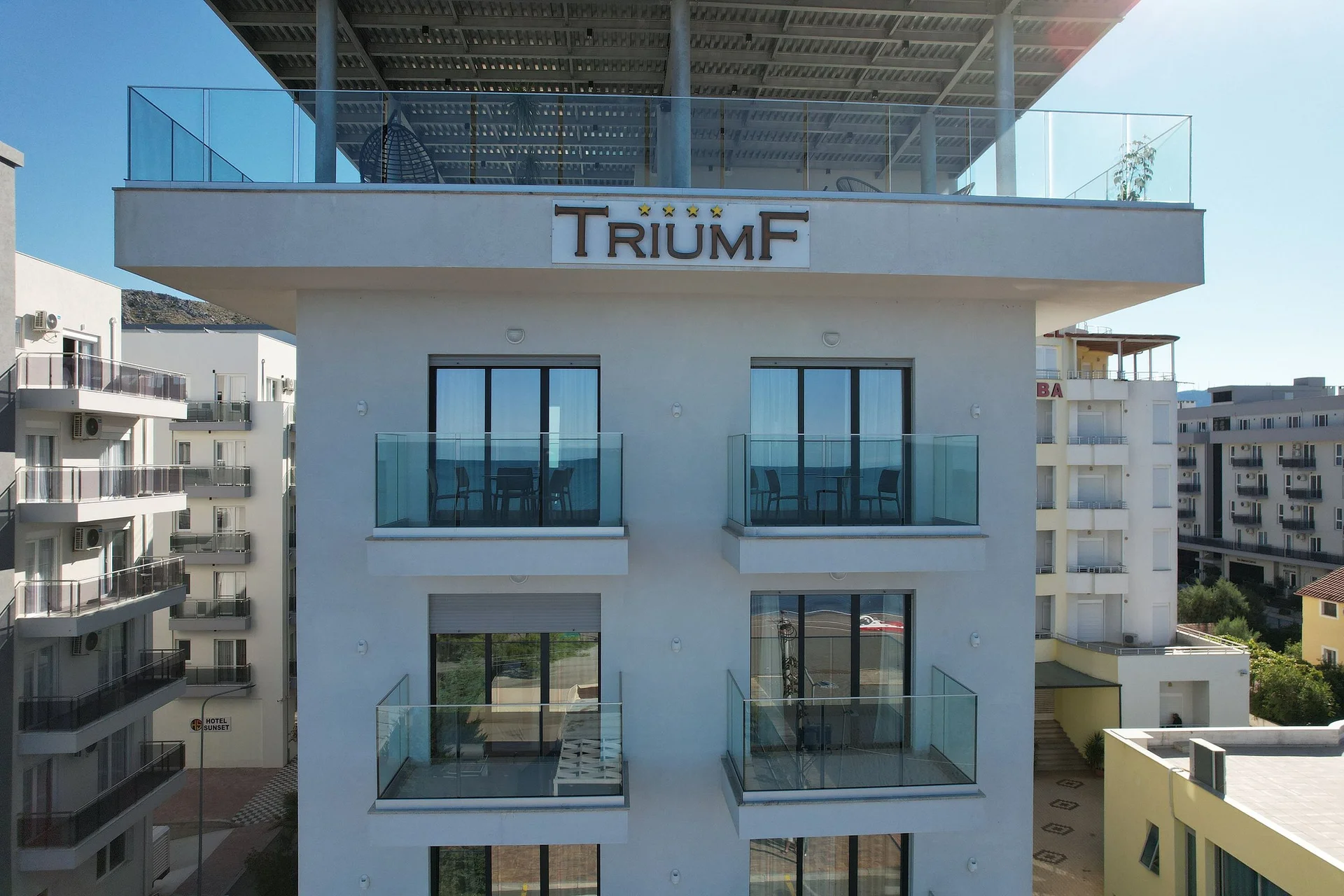 Hotel Triumf, Shëngjin