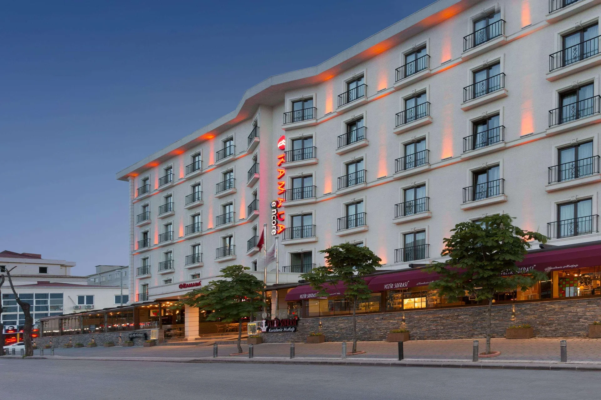 Hotel Ramada Encore 5*, Stamboll