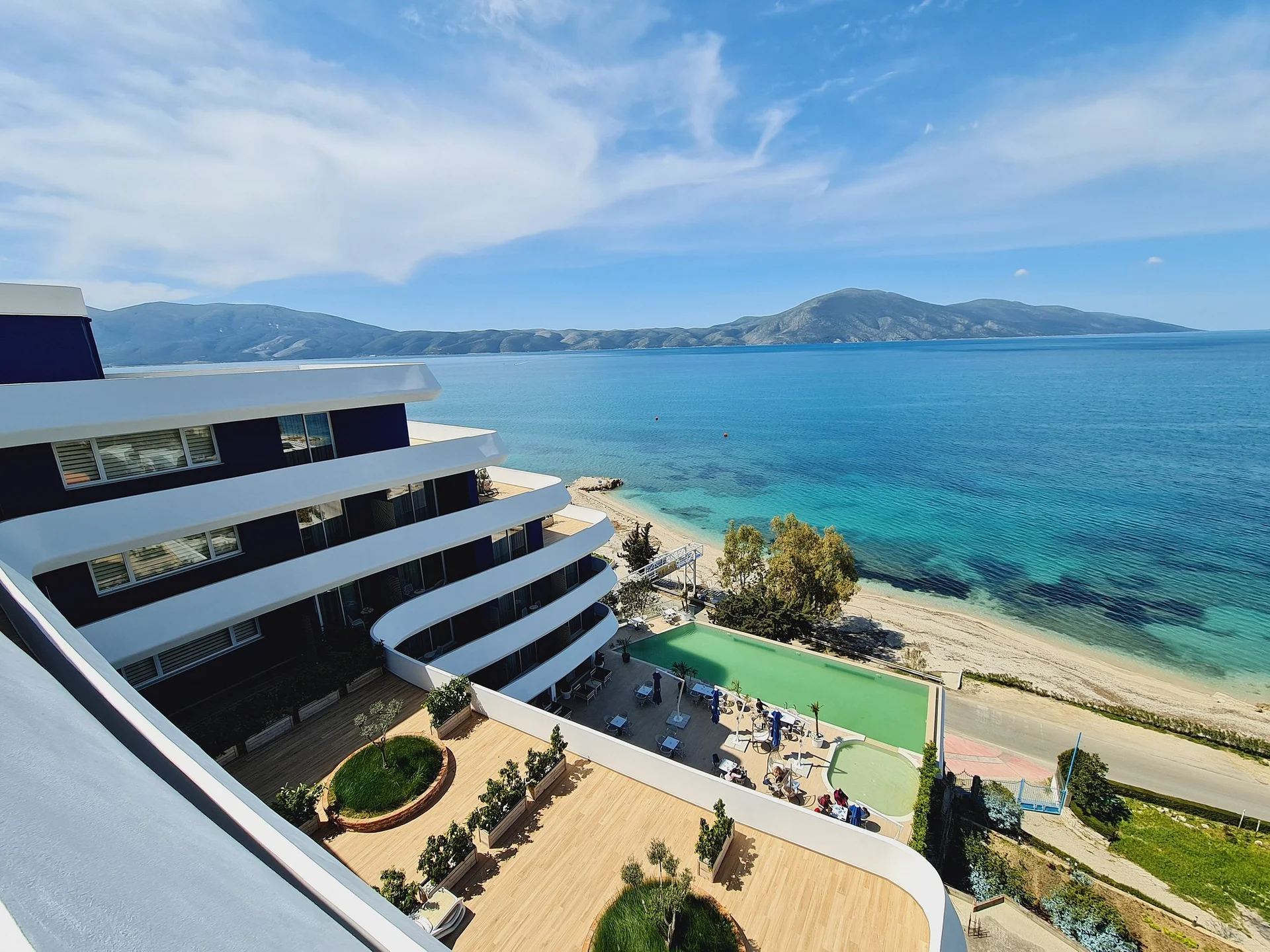 Regina Blu Hotel, Radhimë