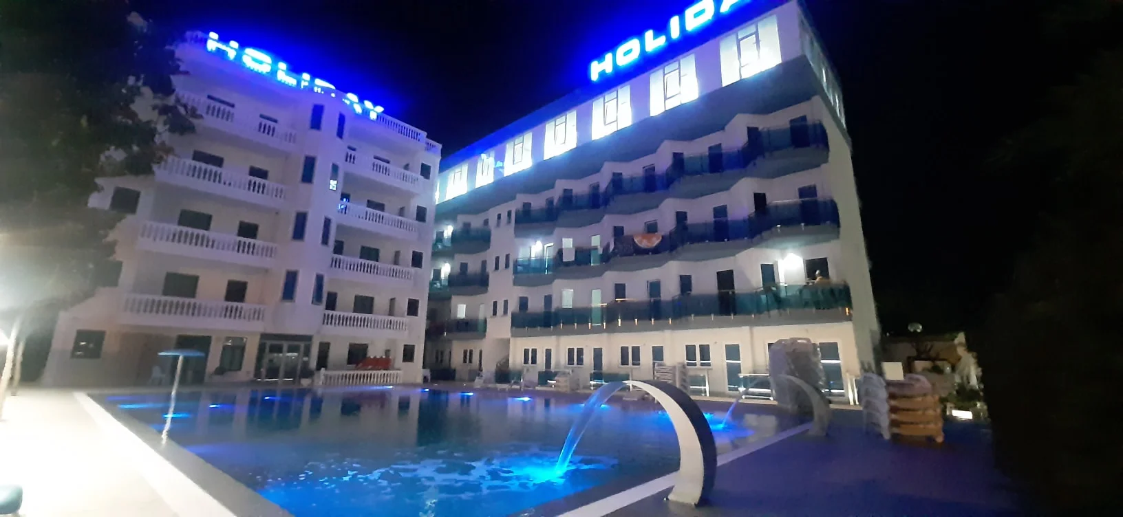 Hotel Holiday, Velipojë