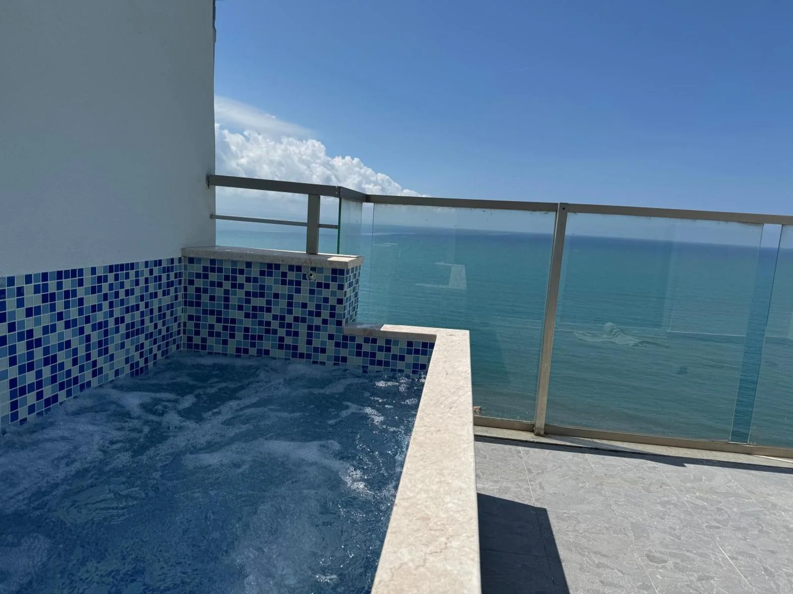 Sea View Hotel, Rana e Hedhun, Shëngjin
