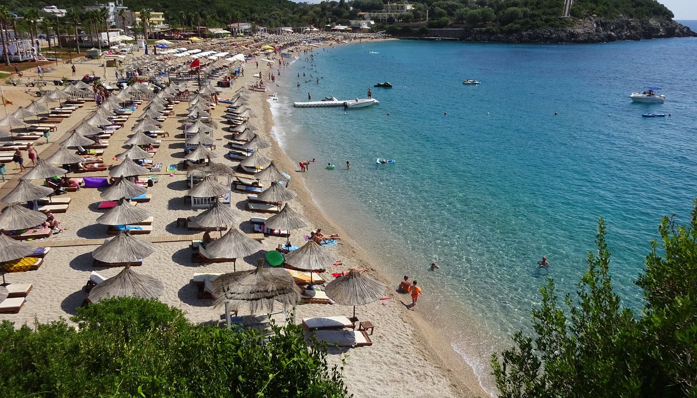 Plazh & Camping në Jalë