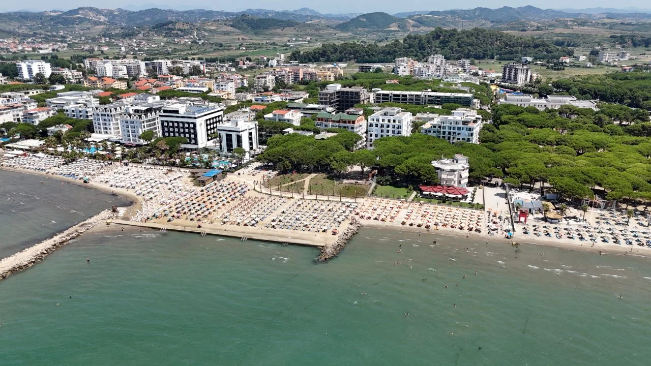 Golem, Durrës, Hotel Riviera