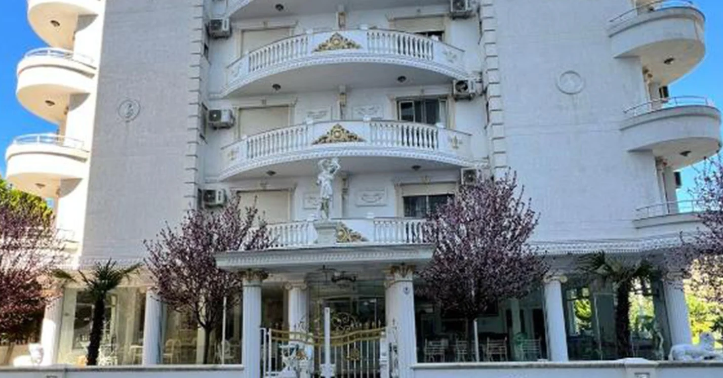Vila Kliven, Golem Durrës
