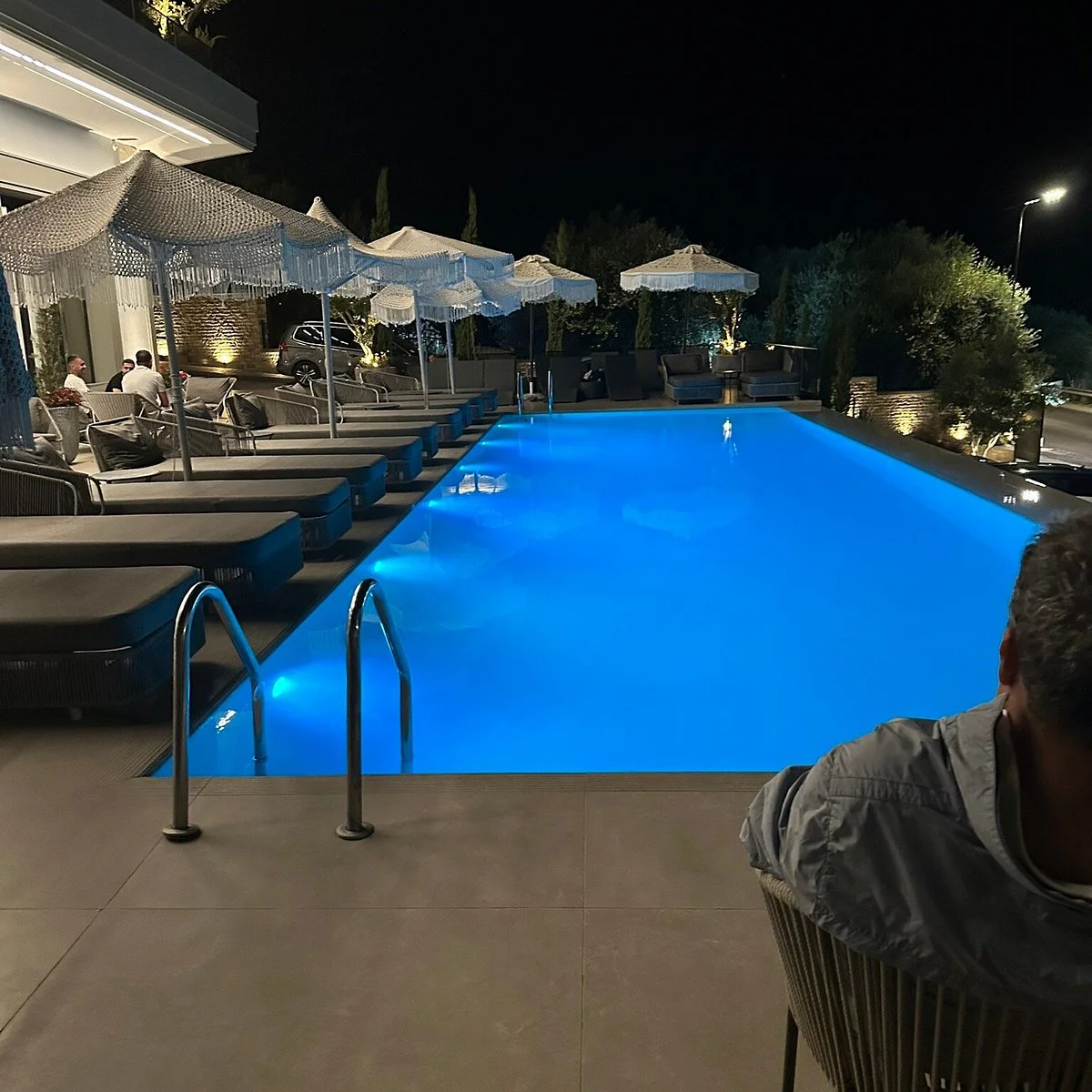 Mazarine Hotel, Radhimë