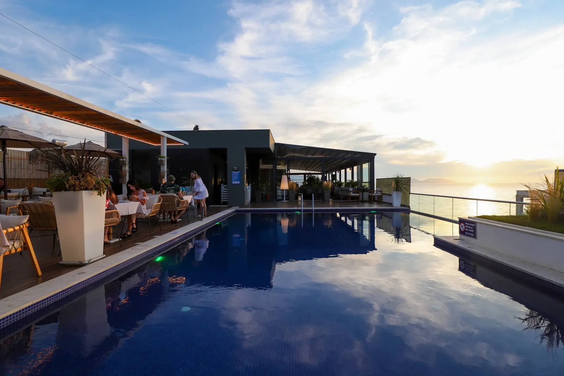 Regina City Hotel, Vlorë