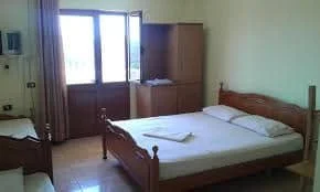Studio, Hotel Mema, Spille