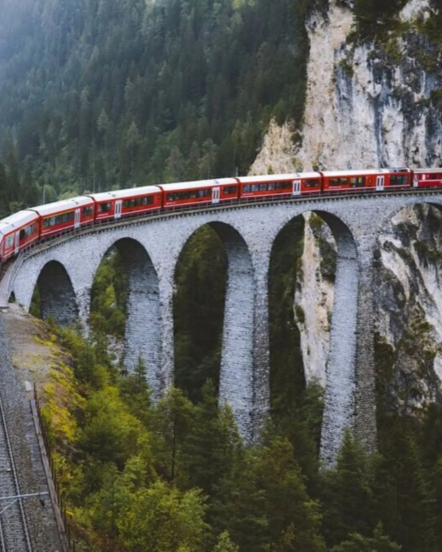 Treni i Kuq Bernina